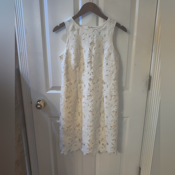 Ann Taylor Floral Cutout Dress Size 6P - Picture 7 of 9